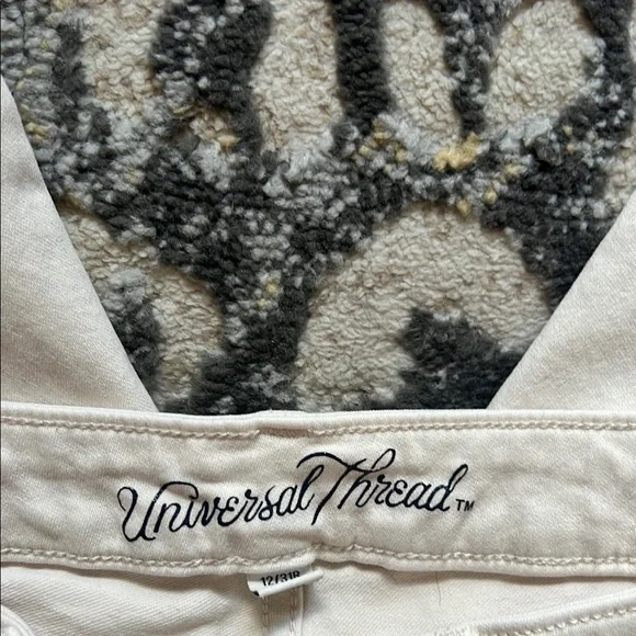 Off White High-Waisted Button Jeans - Picture 3 of 4